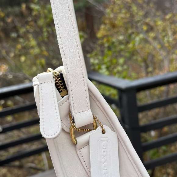 Coach Slim Zip Bag in bone leather - Picture 4 of 7